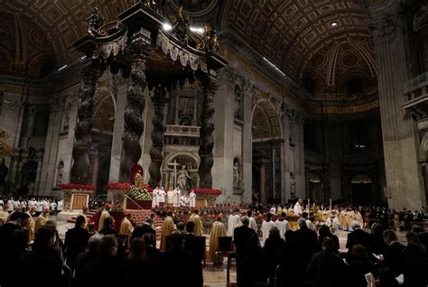 Pope urges followers to remember the poor during Christmas Eve mass ...