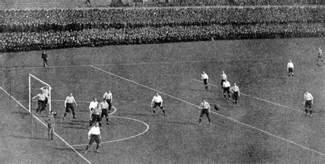 FA Cup Final (1901) Tottenham Hotspur 2-2 Sheffield United. The field ...