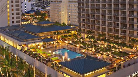 Oahu & Waikiki Resort Packages | Embassy Suites Waikiki Beach Walk