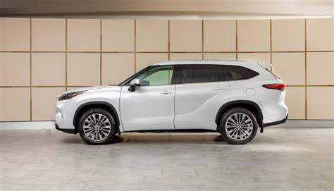 2025 Toyota Highlander Hybrid - Betty Chelsey