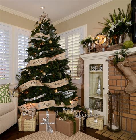 15 Classy Christmas Tree Decorating Ideas