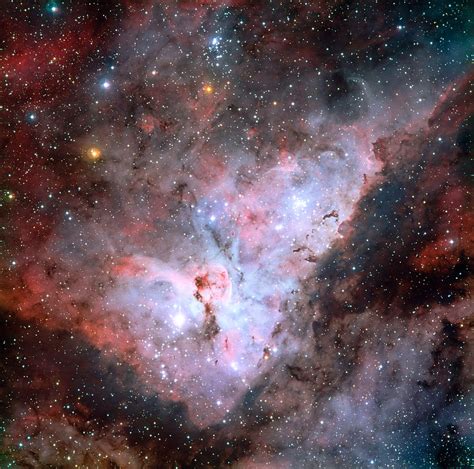 Astronomi itu indah: CARINA NEBULA, EMISI AWAN KOSMIK YANG BESAR, CEMERLANG, DAN MASIF