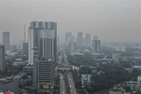 As dire as vog: Car-fueled smog in Metro Manila shows gaps in air quality, transport policies