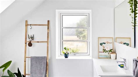 How To Decorate A Bathroom With Windows - Artcomcrea