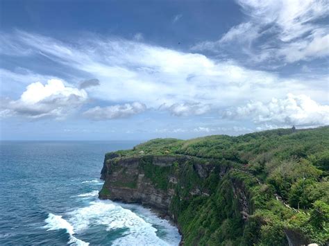 7 Wisata Pantai Populer di Indonesia - Sewa Hiace Bandung | Jalan Jalan ...