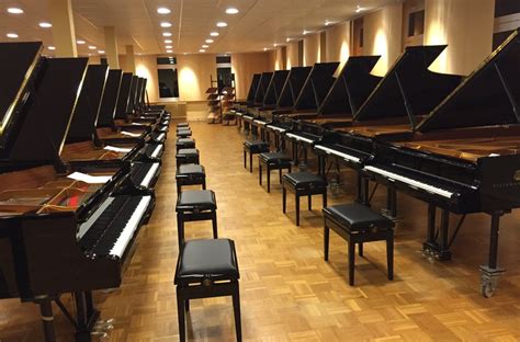 The Steinway showroom, Hamburg - How do you make a piano? We go behind the scenes... - Classic FM