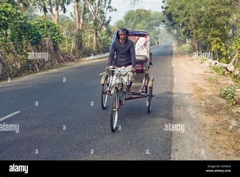 Cycle rickshaw bangladesh hi-res stock photography and images - Alamy