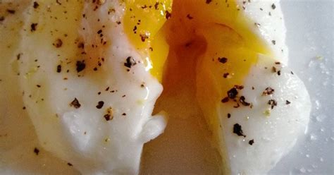 #Microwave poached egg Recipe by Wine Snob V - Cookpad