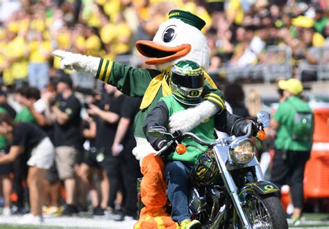 Oregon Ducks Mascot Got A Workout Thanks To Team Scoring 81 | OutKick