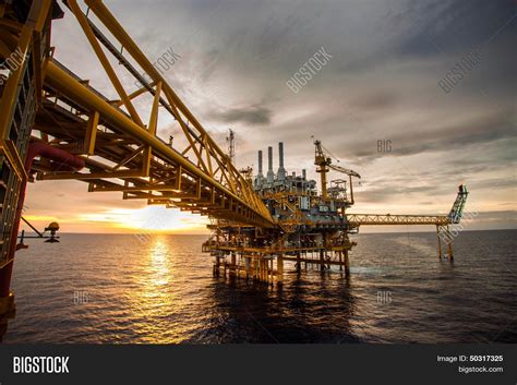 Oil Rig Platform Image & Photo (Free Trial) | Bigstock