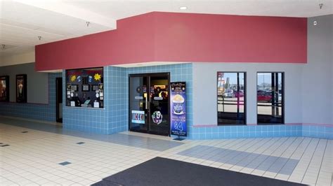 AMC Classic Peru Mall 8 in Peru, IL - Cinema Treasures