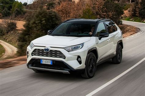 Toyota RAV4 Dynamic FWD 2019 review | Autocar