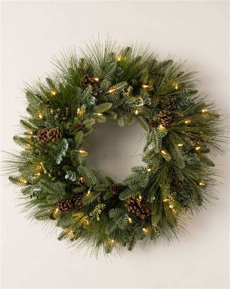 50 Light Christmas Wreaths That Inspire - Shelterness