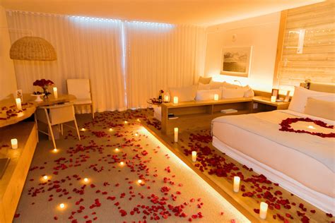 21+ Romantic Room Decoration Ideas & Tips To Decorate Your Bedroom | Romantic hotel rooms, Hotel ...
