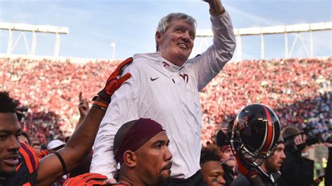 Virginia Tech is putting up a Frank Beamer statue outside Lane Stadium ...