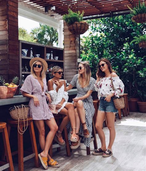 Pin on spring/summer style | Friend photoshoot, Friends photography ...