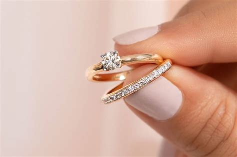 How to Choose the Perfect Gold Engagement Ring for Your Style ...