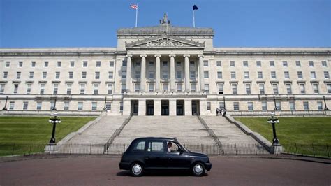 Assembly's committees meet with Stormont in crisis - BBC News