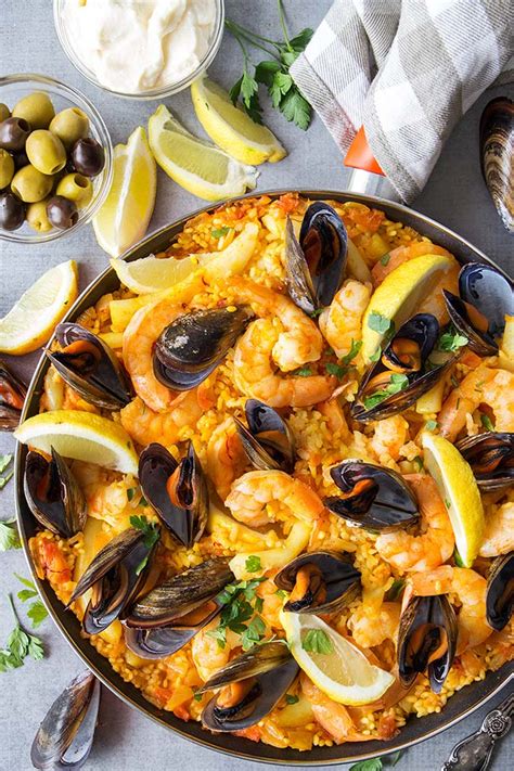 Spanish Seafood Paella - Yummy Addiction