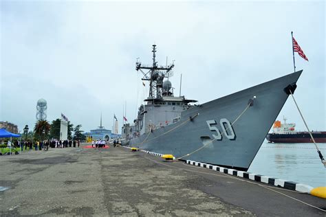 Taiwan receives two US Navy frigates