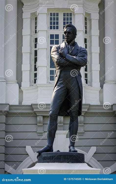 Statue of Sir Thomas Stamford Raffles Stock Image - Image of asia, founder: 137574505