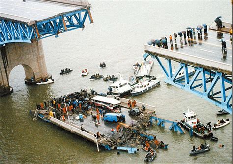 Seongsu Bridge over the Han River in Seoul, South Korea after the ...