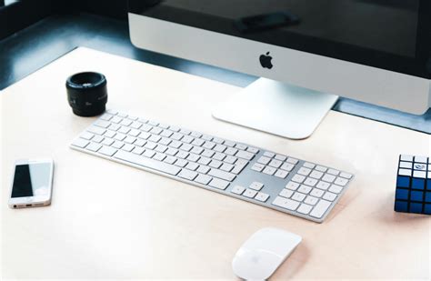 iMac on Desk · Free Stock Photo