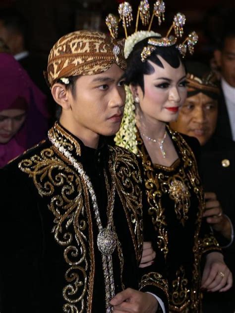 Be Enamored with the Traditional Wedding of Gibran Rakabuming Raka and Selvi Ananda - Bridestory ...