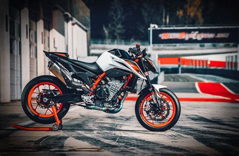 KTM 890 Duke R Technische Daten, 0-100, Beschleunigungszeiten - AccelerationTimes.com