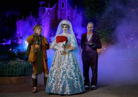 PHOTOS, VIDEO: Haunted Mansion Characters Materialize at Midnight in Magic Kingdom to Celebrate ...