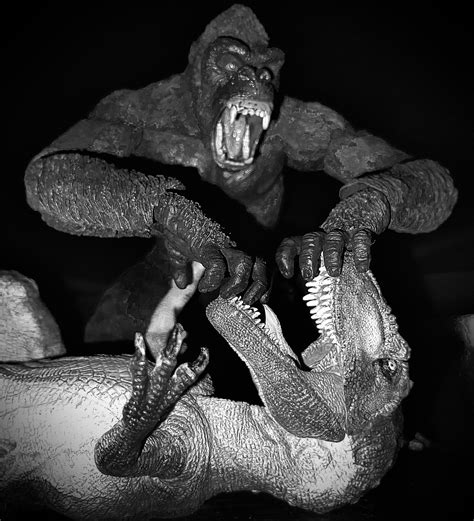 King Kong vs Giganotosaurus by KingGiganoto5 on DeviantArt