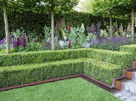 Lawn edging ideas – 10 ways to add a professional touch | Livingetc