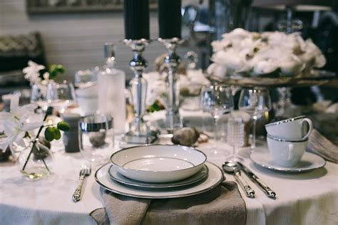 restaurant dinner table, decorated, quail eggs, feathers, Fancy, restaurant, dinner, table | Piqsels