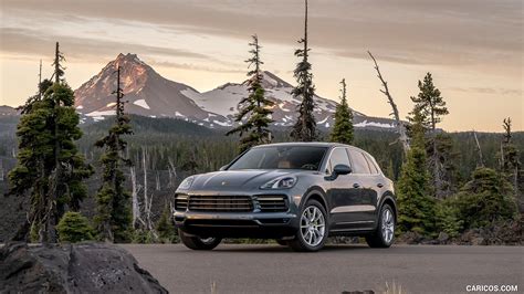 2019 Porsche Cayenne E-Hybrid (US-Spec) - Front Three-Quarter | Caricos