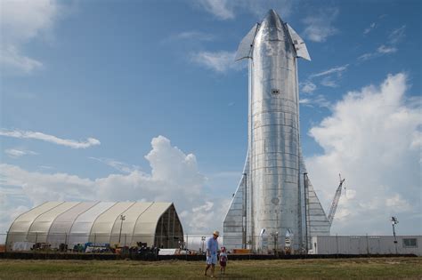 SpaceX Starship SN15 lands with no explosion in successful high-altitude test | SYFY WIRE