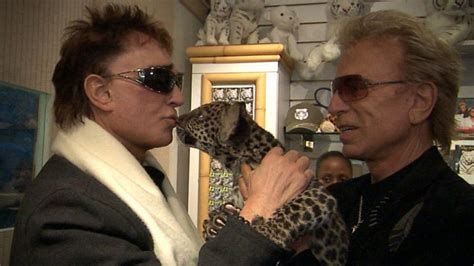 Siegfried and Roy by each other's sides as they recover from tiger incident: Part 8 Video - ABC News