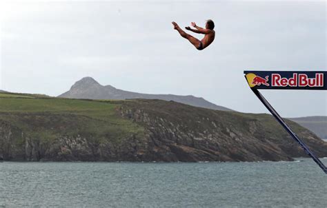 Red Bull Cliff Diving Competition - Photo 1 - Pictures - CBS News