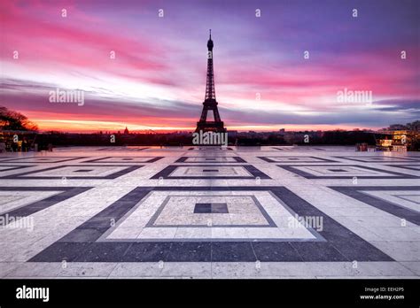 Eiffel Tower Sunrise Stock Photo - Alamy