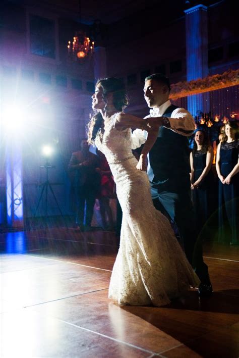 A Couple's First Dance Guide: How to Have Fun and Stay Confident