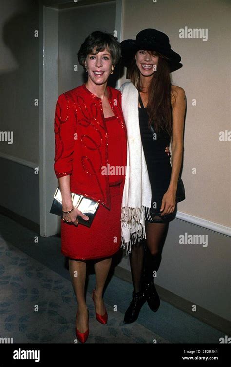 CAROL BURNETT WITH DAUGHTER CARRIE HAMILTON Credit: Ralph Dominguez/MediaPunch Stock Photo - Alamy