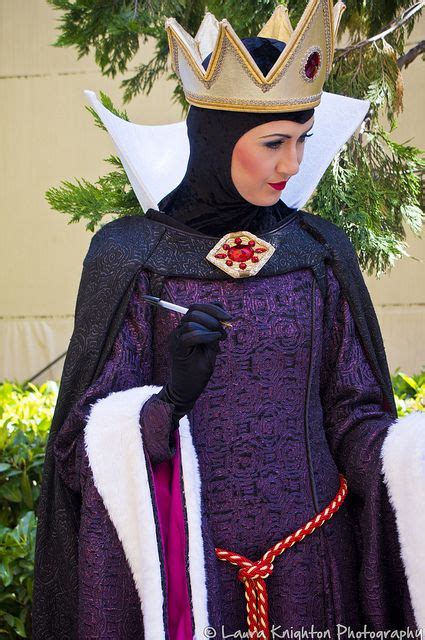 The Evil Queen from Snow White and the Seven Dwarves! | Disney villain ...