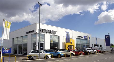 The Motoring World: New Renault and Dacia dealership opens in Grimsby and doubles the businesses ...