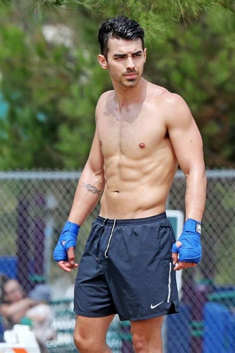 WE LOVE HOT GUYS: Joe Jonas Shirtless Boxing