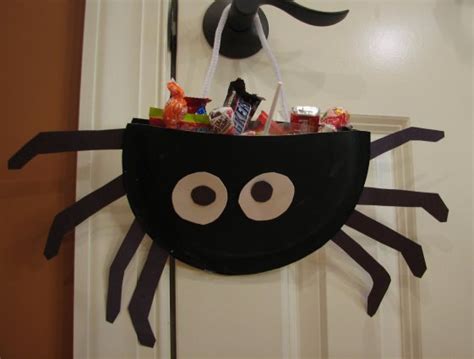 20 Fun and Frugal Paper Plate Crafts for Halloween