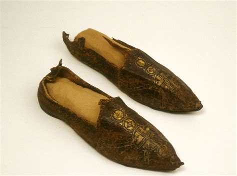 File:Byzantine - Pair of Shoes - Walters 73140, 73141.jpg - Wikimedia Commons