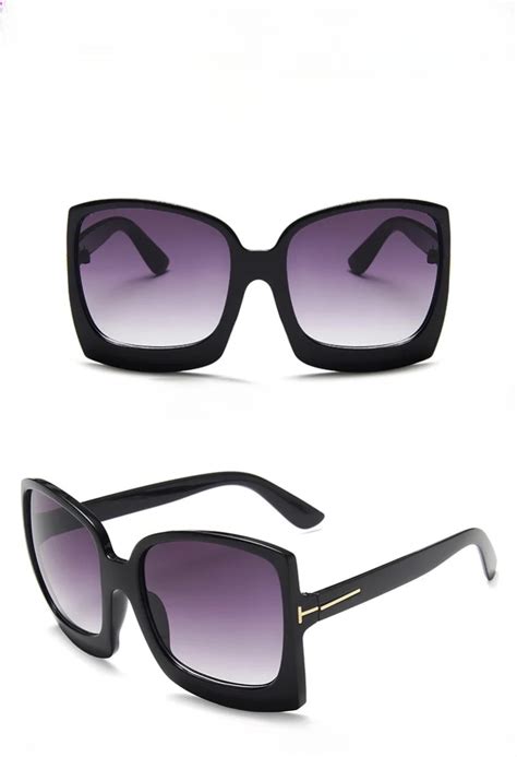 Black Square Glasses - D&R Classic Boutique