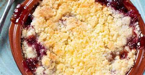 Apple and Rhubarb Crumble | Wellbean Recipes