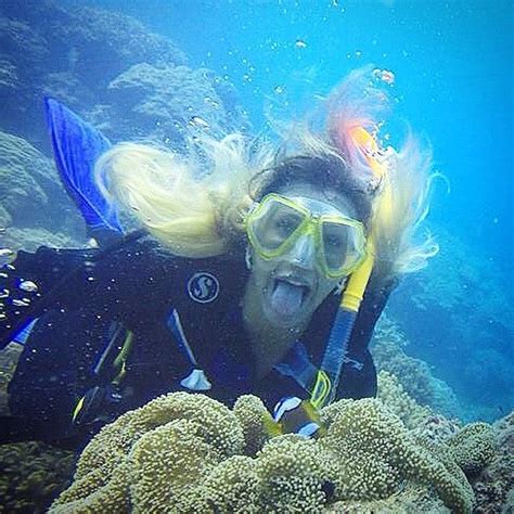 Pin by Leon Wolters on Scuba Ladies 2 | Scuba girl, Underwater fun ...