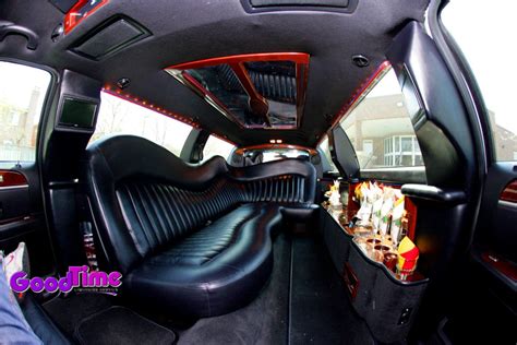 10-passenger-black-lincoln-town-car-stretch-limo-Int-1 » My Limo Service