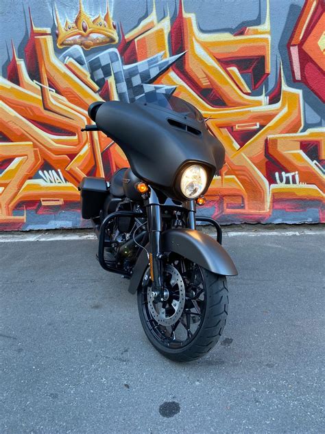 2019 Harley-Davidson Street Glide Special is a matte-black throwback - CNET